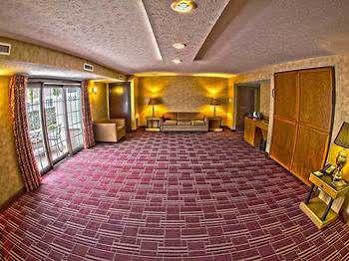 Bertram Inn And Conference Center Aurora Exteriér fotografie